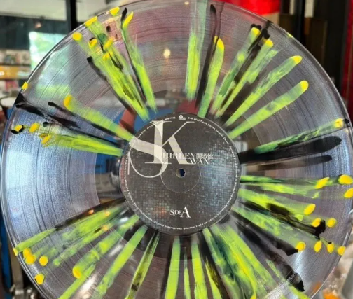 SHIRLEY KWAN - 關淑怡 關於我 EP (YELLOW & BLACK SPLATTER) VINYL